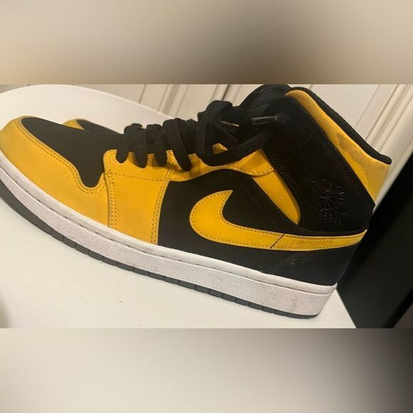 Nike Air Jordan 1 Mid Reverse New Love Size 8.5 554724-071 main image 11
